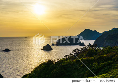 (Shizuoka Prefecture) Coastline sunset of Oku Ishikari Hiriso (Shizuoka Prefecture) Coastline sunset of Oku Ishikari Hiriso 40919665