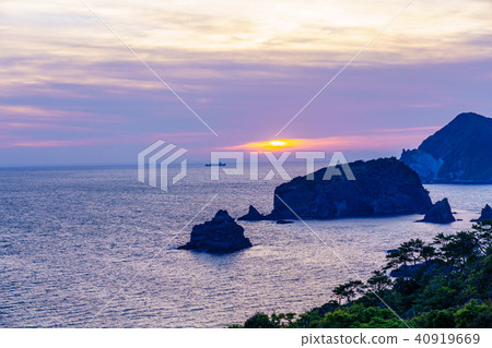 (Shizuoka Prefecture) Coastline sunset of Oku Ishikari Hiriso 40919669