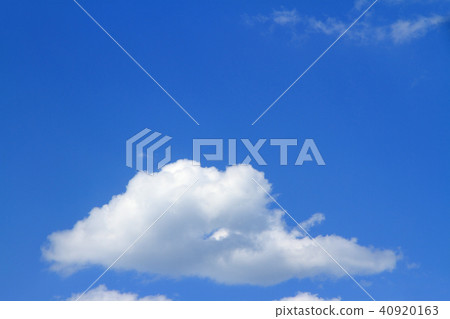 Fresh blue sky and fluffy white cloud Fresh blue sky and fluffy white cloud 40920163