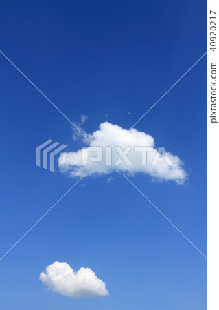 Fresh blue sky and fluffy white cloud Fresh blue sky and fluffy white cloud 40920217