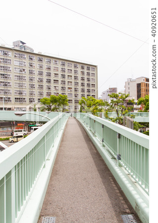 Shinkansen, Kaidancho footbridge and the cityscape 40920651