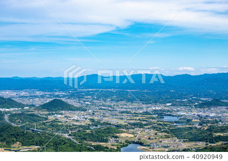 贊岐平原的景觀（綾川町方向，泉池，高松高速公路） 40920949