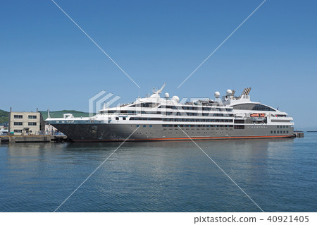 Cruise passenger boat Lostral 40921405