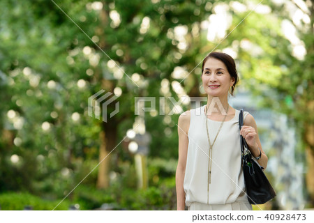 中間業務女人形象 40928473