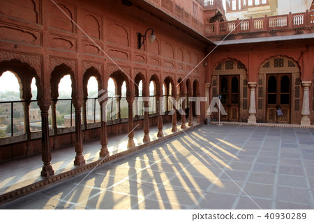 Play of Light at Fort Verandah Play of Light at Fort Verandah 40930289