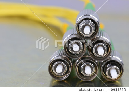 Bunch of optic fiber cables with connectors 40931213