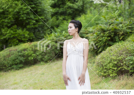 女人·中間·綠色 40932537