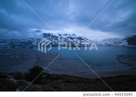 clouds at dusk blue hour 40933095