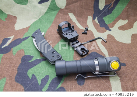 Military set of flashlight  whith knife. 40933219