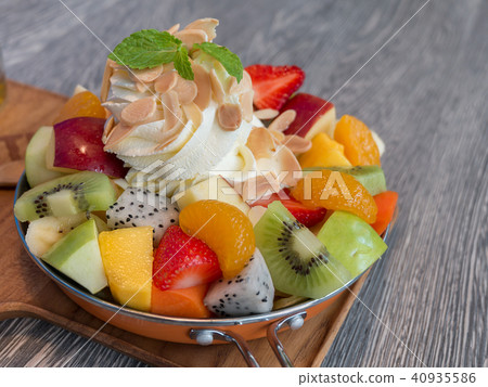 Tropical Fruit Pancake Tropical Fruit Pancake 40935586