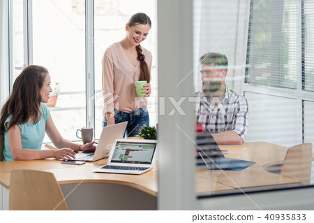 Close-up of the interior window of a modern work hub with shared offices 40935833