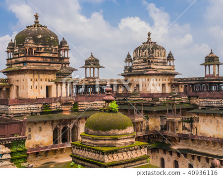 Typical domes of Orchha Palace, India Typical domes of Orchha Palace, India 40936116