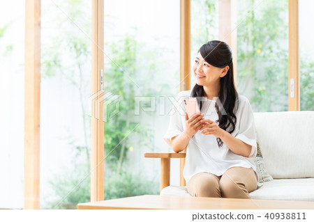 A young lady (a smartphone) A young lady (a smartphone) 40938811