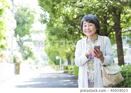 Senior smartphone active senior Senior smartphone active senior 40939023