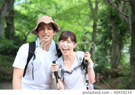 與男人和女人一起遠足 與男人和女人一起遠足 40939234