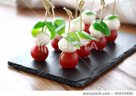 Caprese pinchos 40939998