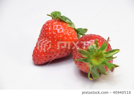 Luxury strawberries 40940518