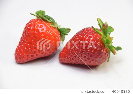 Luxury strawberries 40940520