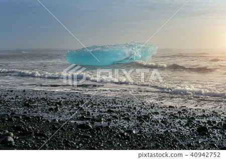 Ice on the black beach near Jokulsarlon glacier 40942752