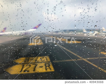 The rain drops on the glass 40943088