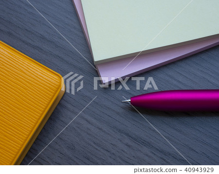 Business image · notebook · sticky note · female 40943929