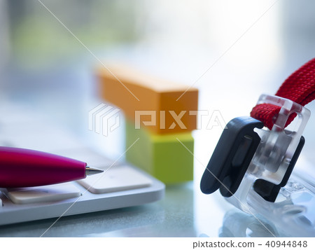 Business image · keyboard · ID card · sticky note · female 40944848