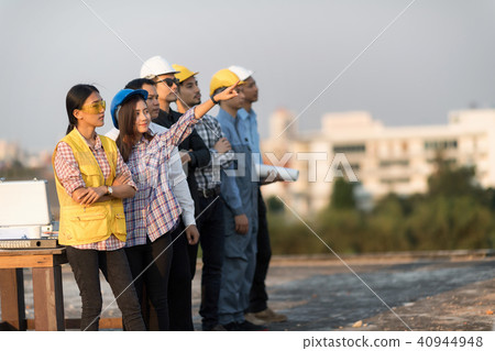 Architect engineer meeting for project working. 40944948