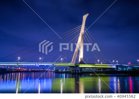 Seiko Bridge night view 40945562