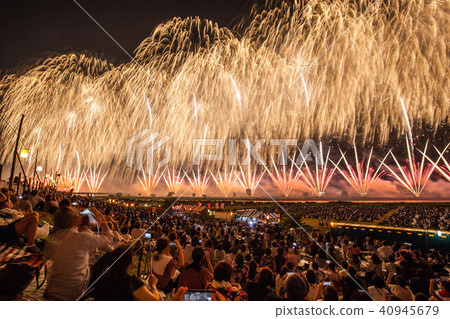 Nagaoka fireworks display 40945679