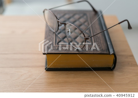 Glasses 40945912
