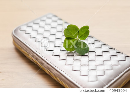 Four leaves clover 40945994