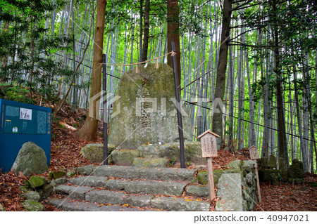 Kumano Kodo, Daimonzaka, Takatomi Prince ruins (1) 40947021