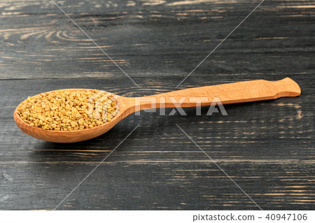 Seeds fenugreek in spoon Seeds fenugreek in spoon 40947106