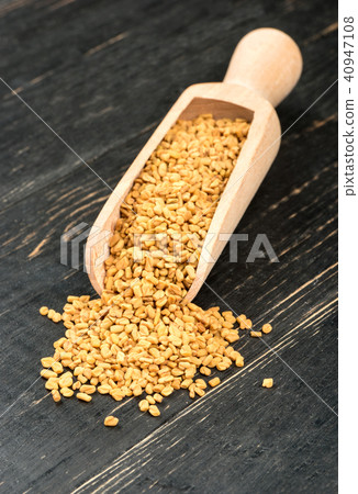 Seeds fenugreek in scoop 40947108
