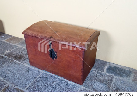 Old wooden chest with lid in half moon  40947702