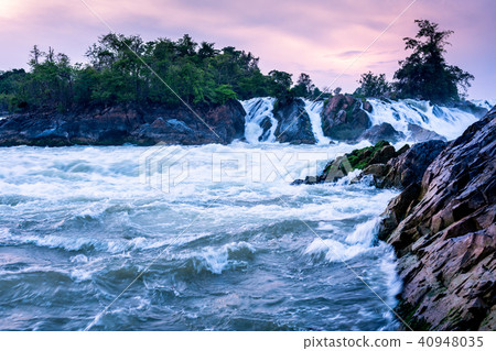 Don Pha Pheng Waterfall, Laos Don Pha Pheng Waterfall, Laos 40948035