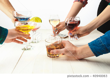 The male and female hands with exotic cocktails 40948063