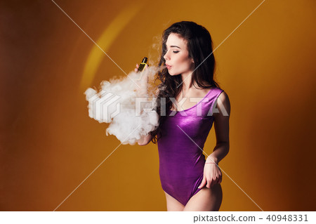 Sexy woman vaping in studio 40948331