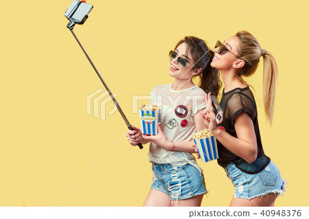 Women taking selfie with popcorn 40948376
