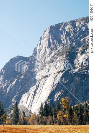 Autumn in Yosemite Valley National Park Autumn in Yosemite Valley National Park 40948467