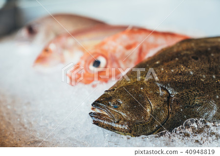 Hirame or halibut and other fish on ice at market Hirame or halibut and other fish on ice at market 40948819