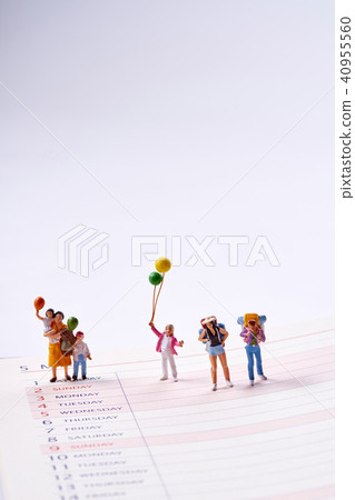 Families with Fu Sen and miniature dolls 40955560