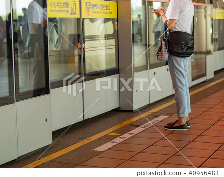 MRT station 40956481