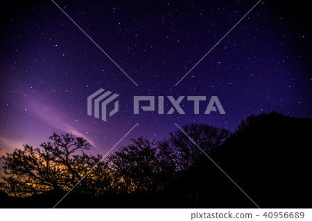 Dusk of the mountain Dusk of the mountain 40956689