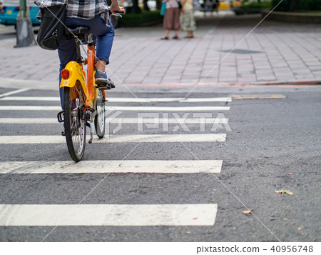 Single lane 40956748