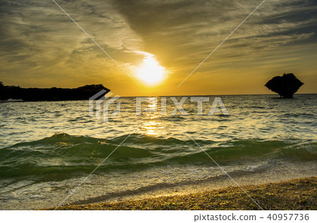 Dusk of Okinawa Watariwa Beach Dusk of Okinawa Watariwa Beach 40957736