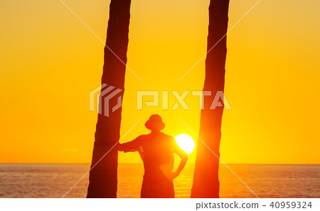 Hawaiian sunset 40959324