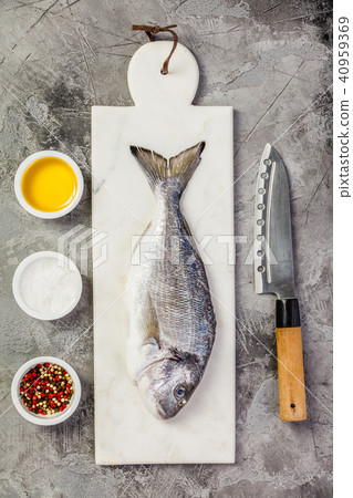 Delicious fresh sea bream fish Delicious fresh sea bream fish 40959369