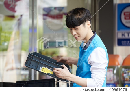 Part time, convenience store Part time, convenience store 40961076