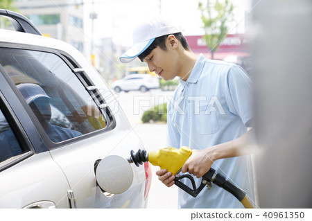 Part-time job, gas station 40961350